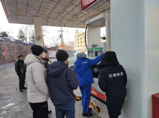 J9九游黑龙江省伊春市市场监管局伊美分局：严查加油“作弊” 消除群众“油”虑